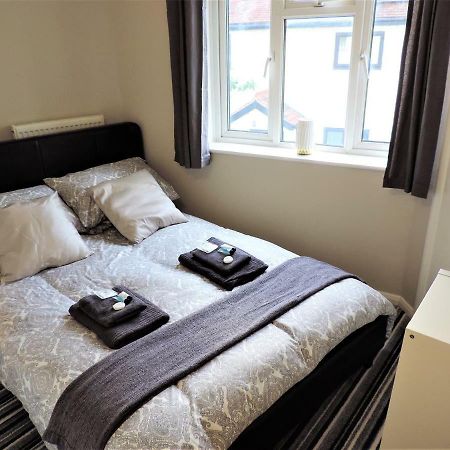 1 Bed Bagshot Pennyhill Accommodation المظهر الخارجي الصورة