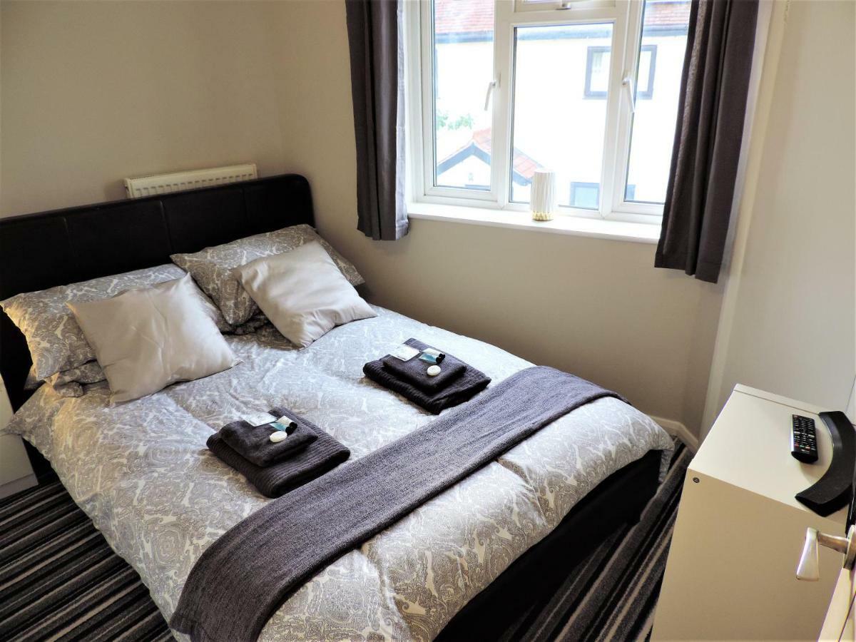 1 Bed Bagshot Pennyhill Accommodation المظهر الخارجي الصورة
