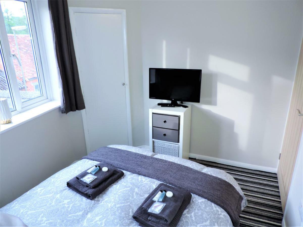 1 Bed Bagshot Pennyhill Accommodation المظهر الخارجي الصورة