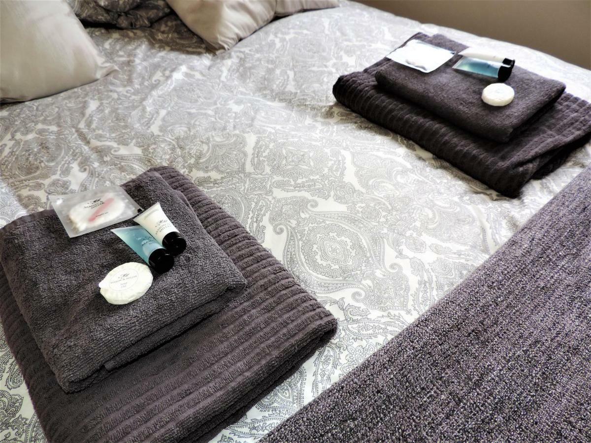 1 Bed Bagshot Pennyhill Accommodation المظهر الخارجي الصورة