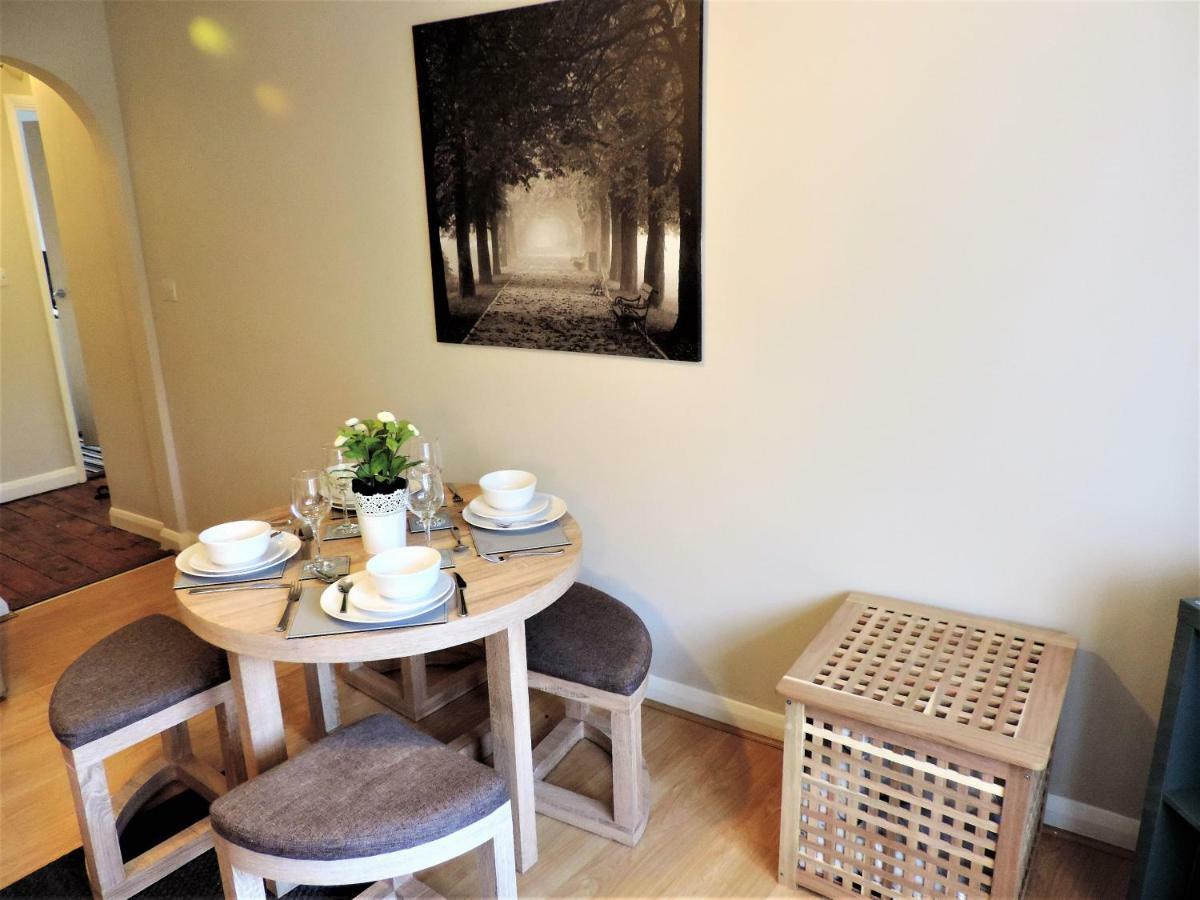 1 Bed Bagshot Pennyhill Accommodation المظهر الخارجي الصورة