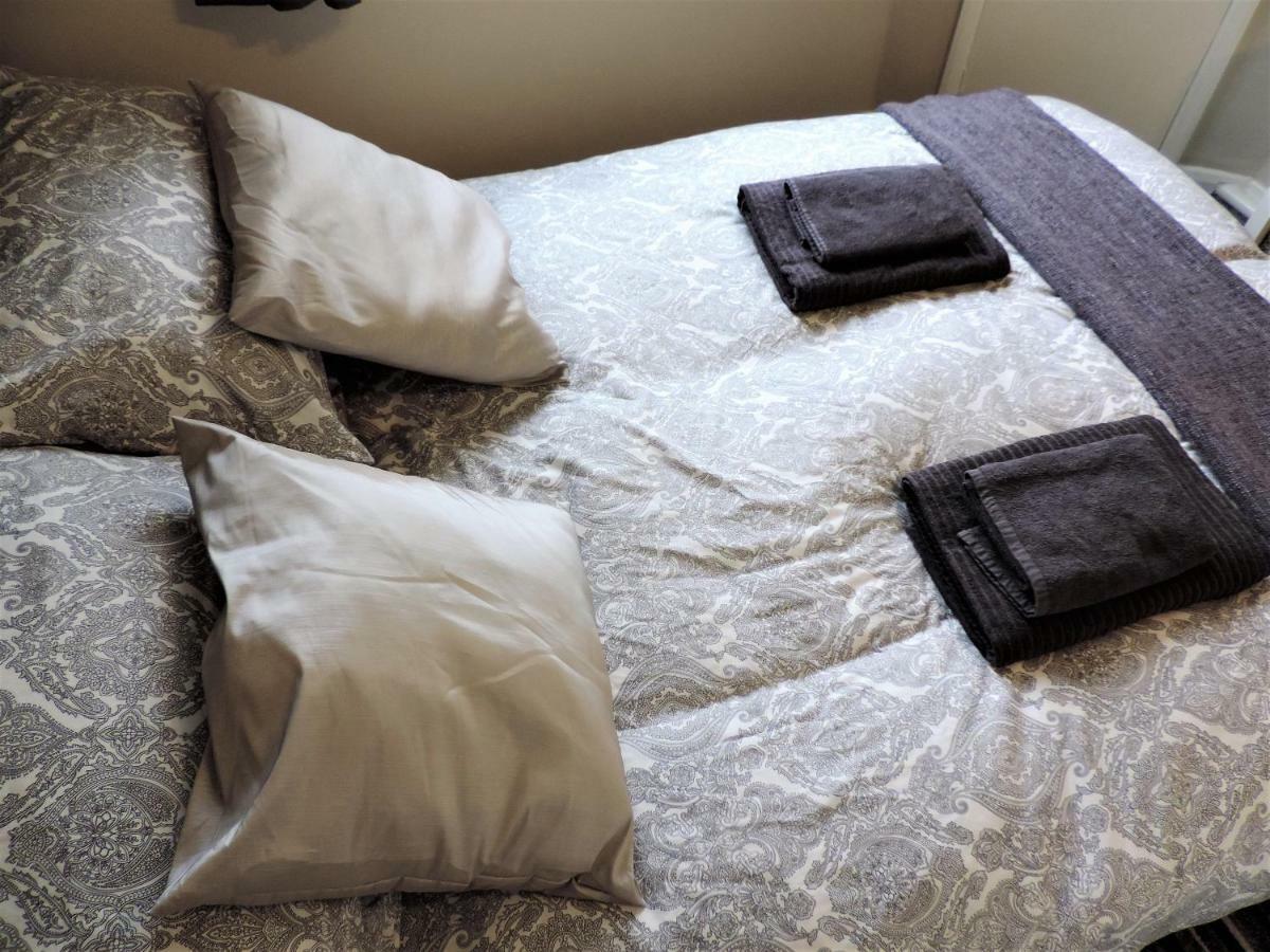 1 Bed Bagshot Pennyhill Accommodation المظهر الخارجي الصورة