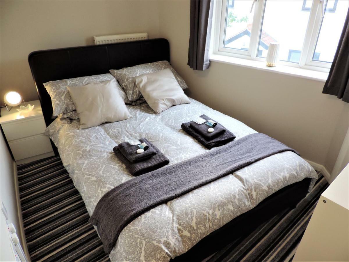 1 Bed Bagshot Pennyhill Accommodation المظهر الخارجي الصورة