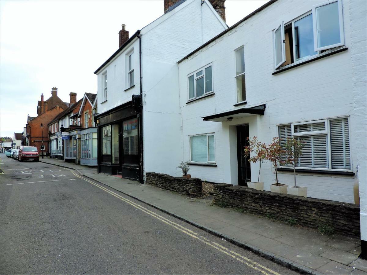 1 Bed Bagshot Pennyhill Accommodation المظهر الخارجي الصورة